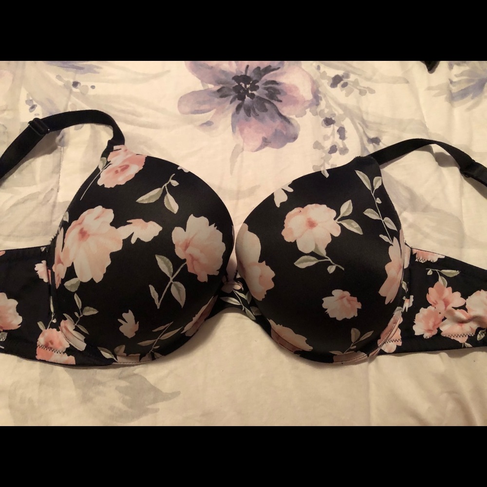 Victoria’s Secret Pink bra